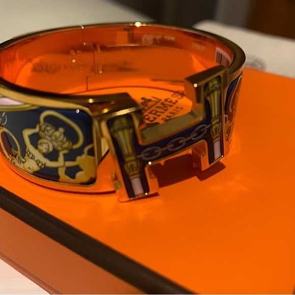 Authentic brand new PM Hermes fashionable bracelet with dust bag, box,ribbon - Picture 3 of 16